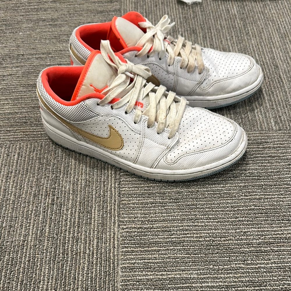 Nike White and Gold Sneakers